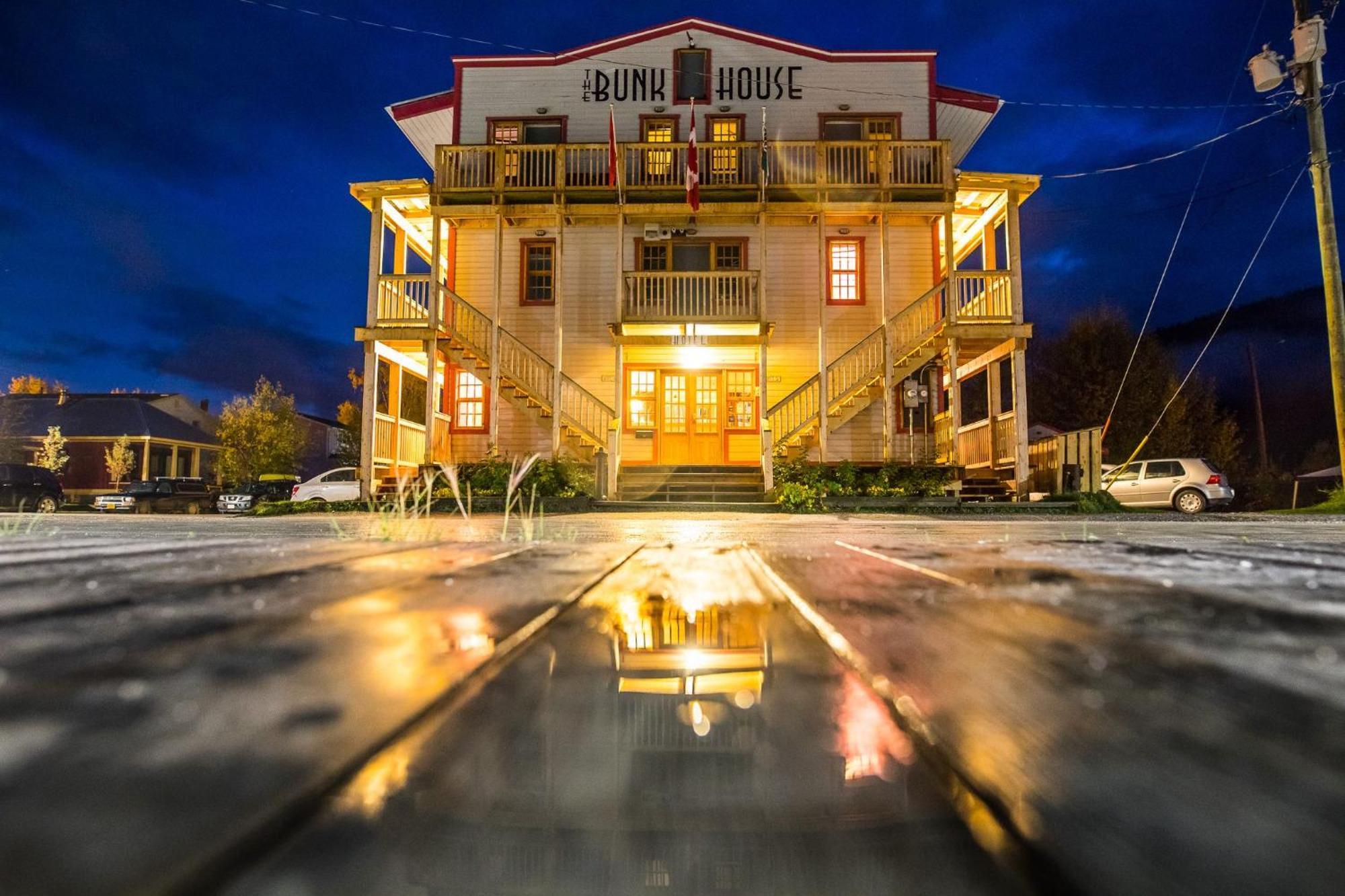 Hotel The Bunkhouse Dawson City Exterior foto