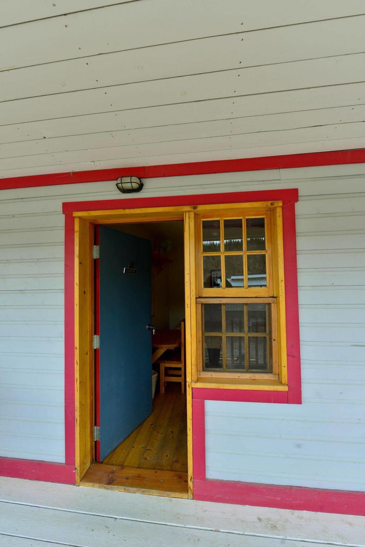 Hotel The Bunkhouse Dawson City Exterior foto