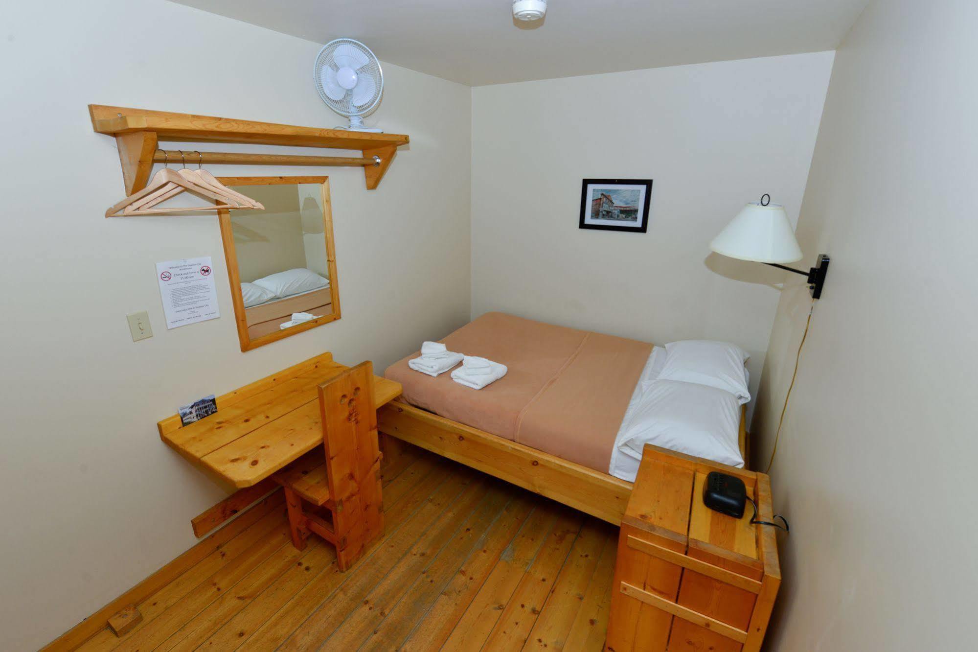 Hotel The Bunkhouse Dawson City Exterior foto